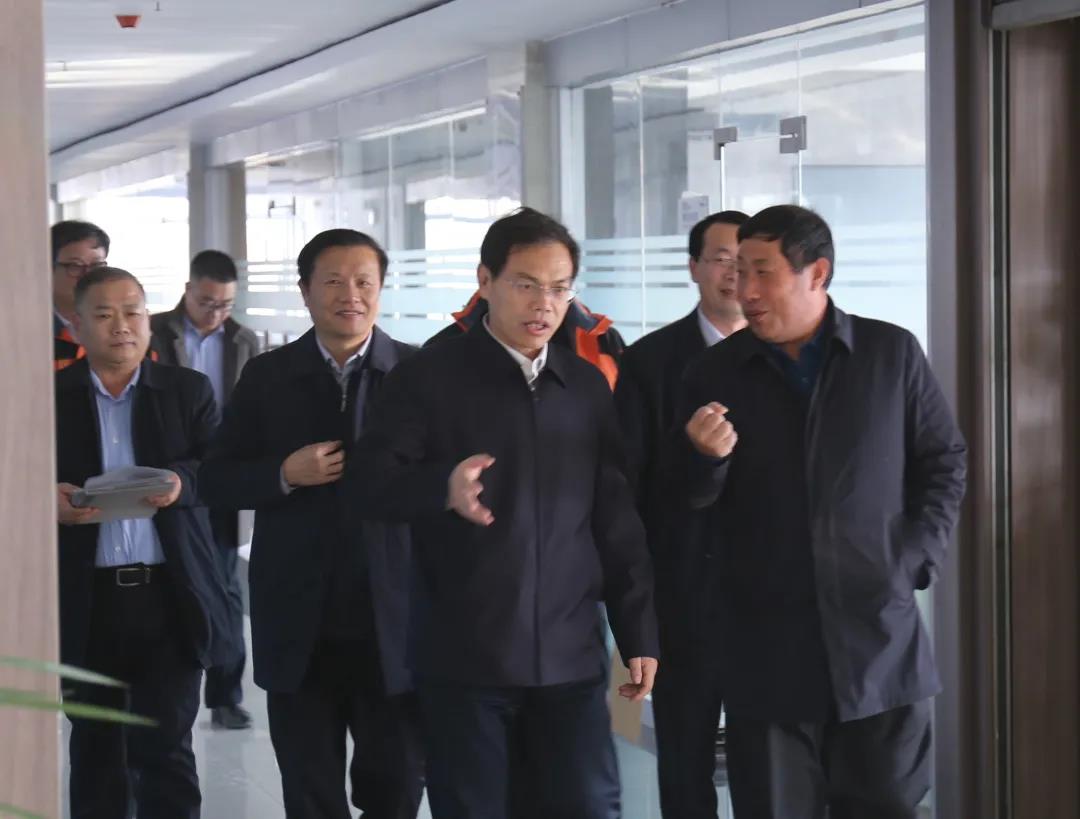 沂南縣縣委侯占夫書記一行蒞臨東岳機(jī)械調(diào)研工作 沂南縣縣委侯占夫書記一行蒞臨東岳機(jī)械調(diào)研工作